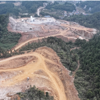 有事找红网丨网友投诉隆回一采石场粉尘扰民,记者调查:喷淋降尘设施未开启