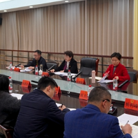 周迎春以普通党员身份参加所在党支部主题党日活动