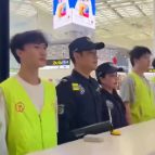 应急救援队国庆假期在车站和景区守护平安