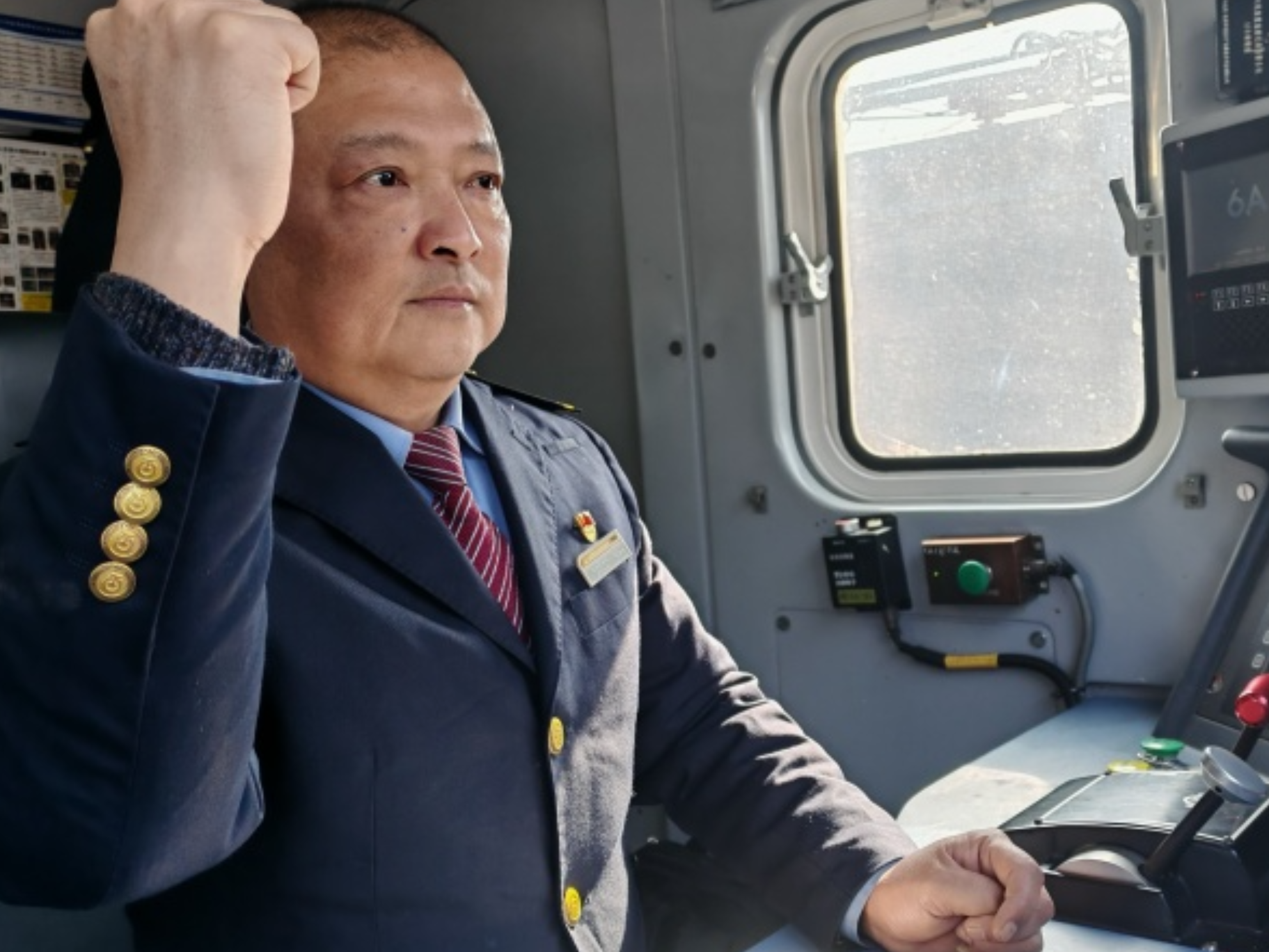 春运守护者|火车司机李伟杰:闸把里的29道年轮