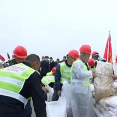 观潮的螃蟹丨湖南村干部的这堂防汛课开在大堤上