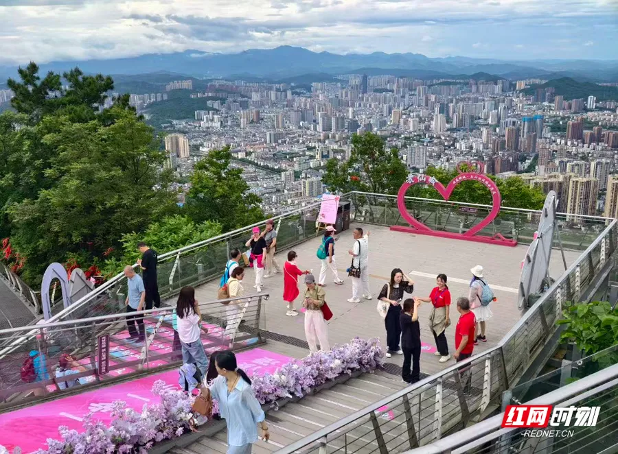 苏仙为证，福地传情：“520”郴州集体颁授婚书！
