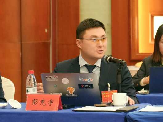 两会现场丨“90后”政协委员对着电脑话“AI”