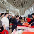 赶飞机也能领春联办年货！当非遗“遇上”春运，长沙机场年味正浓