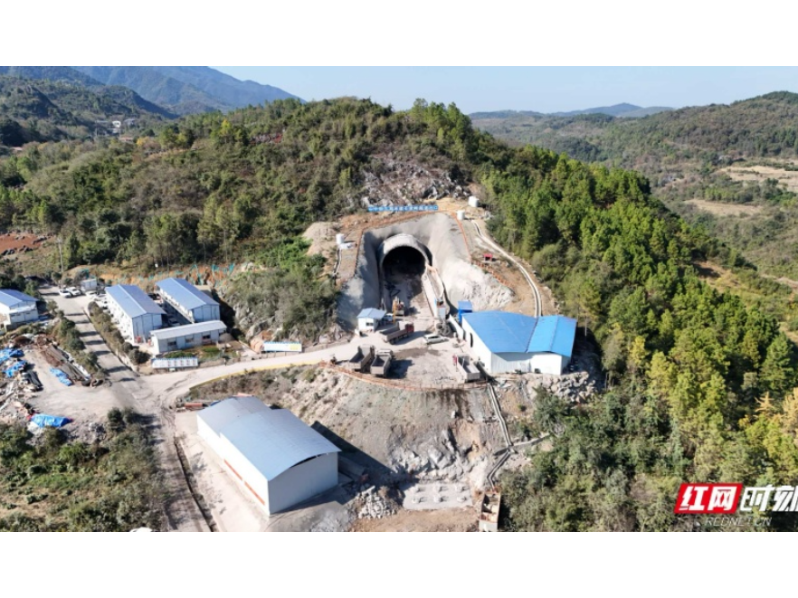 “八纵八横”高铁网再进一步！邵永铁路石家岭隧道顺利贯通
