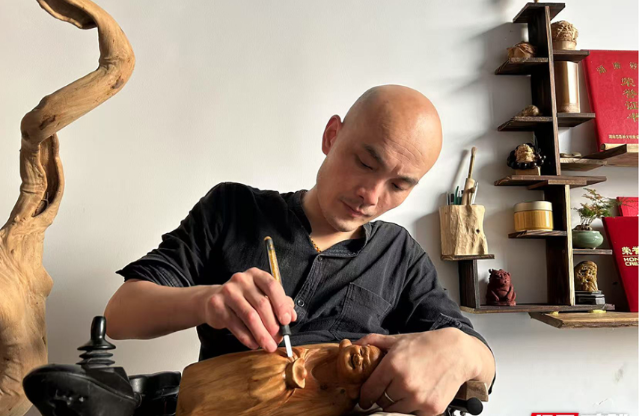 绝活丨唐国强：轮椅上的雕刻人生