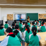 女科学家进校园播撒“科学的种子”