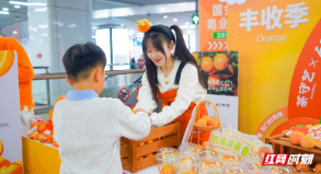 橘香茶韵漫星城！茶守艺地铁快闪玩出圈，公益助农传递湖湘温度