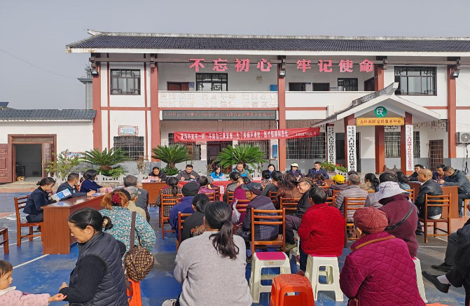 湖南省税务局驻大坪社区乡村振兴工作队推动开展社保征缴工作}