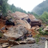 受降雨影响，湘中以南的山地丘陵区发生突发性地质灾害风险较高