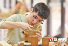 车间搬进校园 课堂直通产线 湖南技工教育跑出就业加速度
