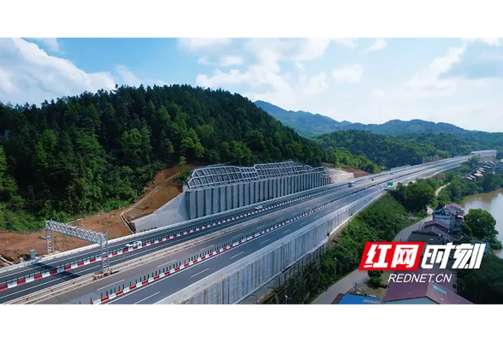 双向八车道 沪昆高速金醴扩容项目通车