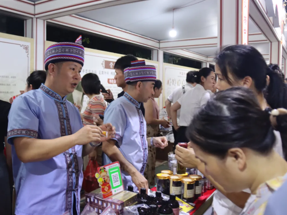 国庆遛弯新花样！永州中医夜市邀你“解锁健康玩法”