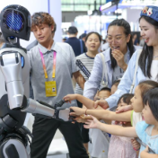 好评中国丨“智能经济”势如破竹  为经济注入“智慧芯”