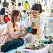 以“捡瓷器玩烟花”打造工业旅游示范区