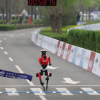 好评中国丨人形机器人跑出“加速度” 彰显中国创新实力