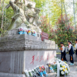 好评中国丨清明是回望,更是出发