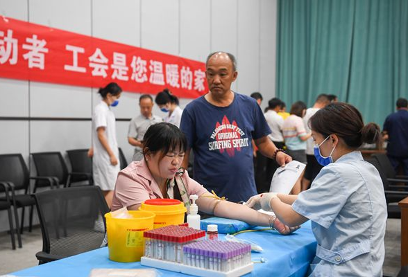 移动体检车开进怀化 为1000余名新就业形态劳动者上门送健康