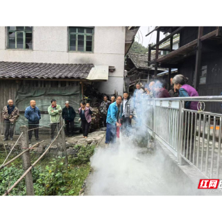 新晃中寨镇：“土味”宣讲接地气“板凳圈”里聚民心
