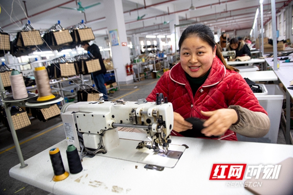 工业园扶贫车间.jpg
