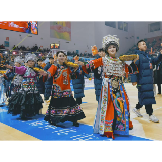 视频丨全场“撒”冰糖橙！首届“怀BA”开幕式的甜蜜来自麻阳代表队