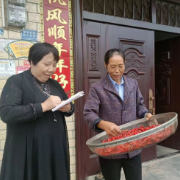 龙四清：古冲坡上，她把苦涩民谣谱成了幸福交响曲