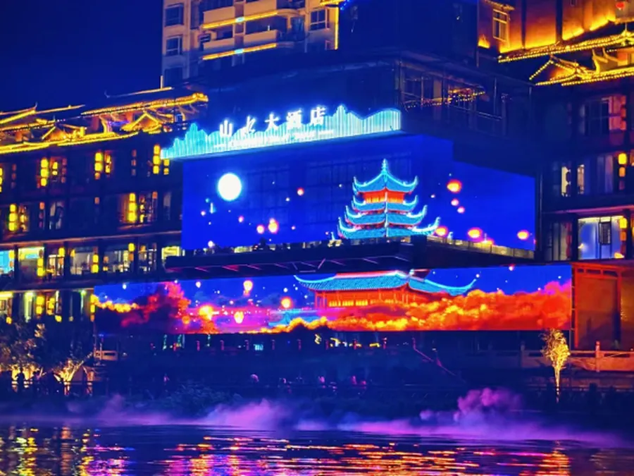 芷江和平湖夜游出圈，媒体达人集体“沦陷”