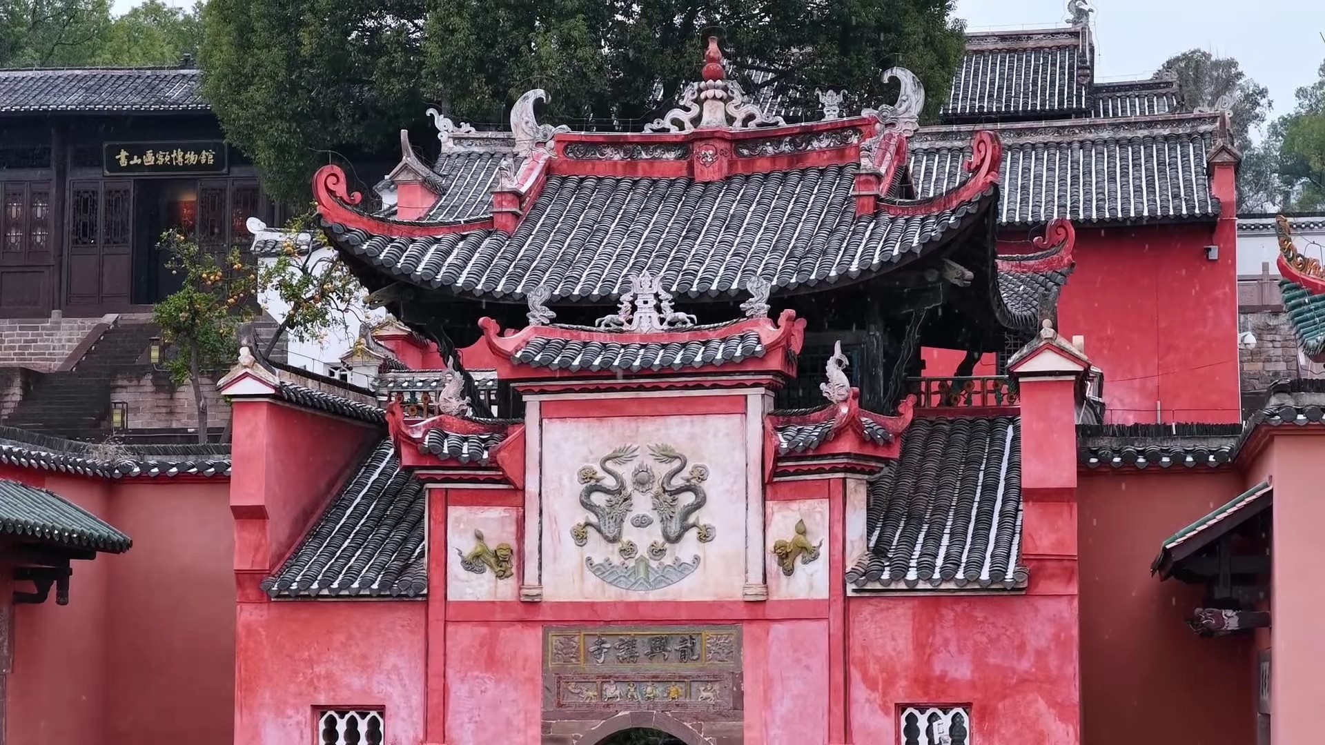 千年古刹披银装