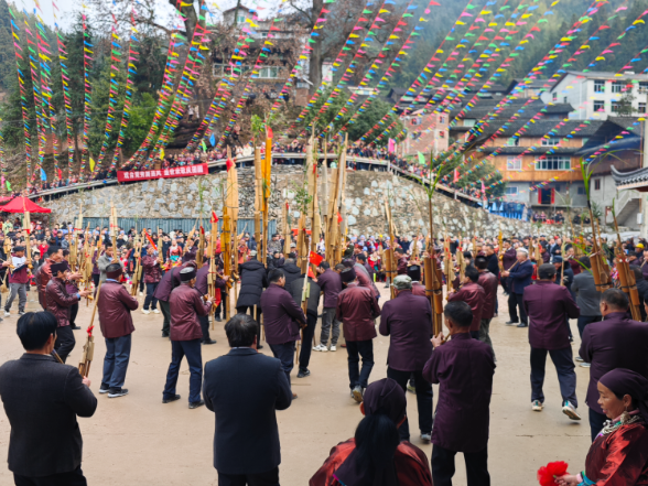 新春走基层丨通道德高苗寨：万人同欢闹新春