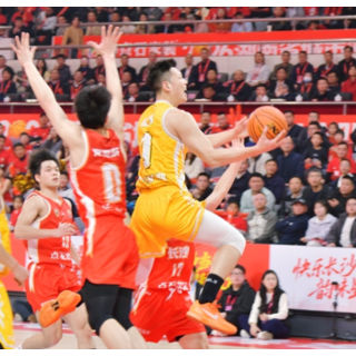 组图丨湘BA揭幕战怀化队以韧克强 球迷千里赴约铸底气