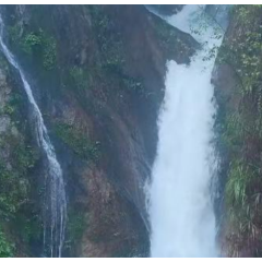 视频丨雨后打卡中方县新建镇小岩村，白马岩挂渠瀑布+油桐花海成春日限定浪漫