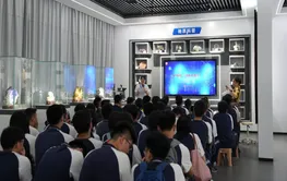 探索大地史诗，点燃科学星火，长郡双语高一年级同学“打卡”湖南地质展厅