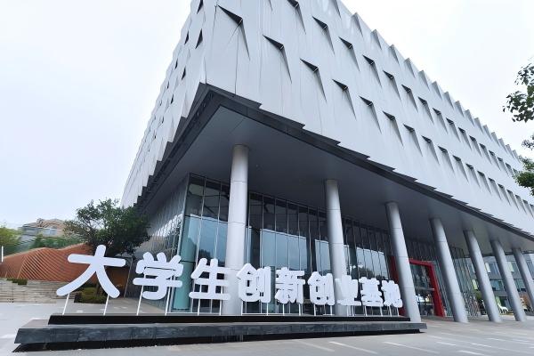 望城经开区大学生创新创业基地。范远志 摄(1).jpg