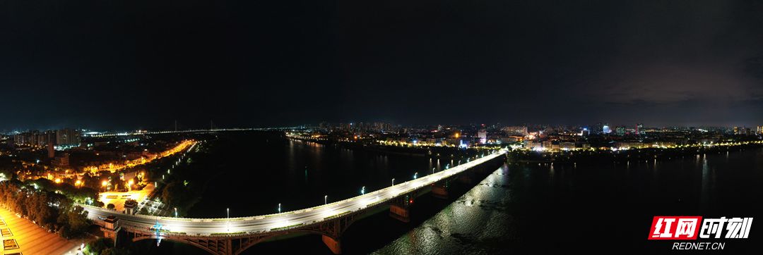 5、湘潭一大桥 历史沿革：该桥于1961年10月1日通车，是湘潭首座湘江大桥。全长1830米，四车道，贯通107国道，终结湘江两岸摆渡历史，推动河东工业区崛起，被誉为“工业振兴之桥”。.jpg