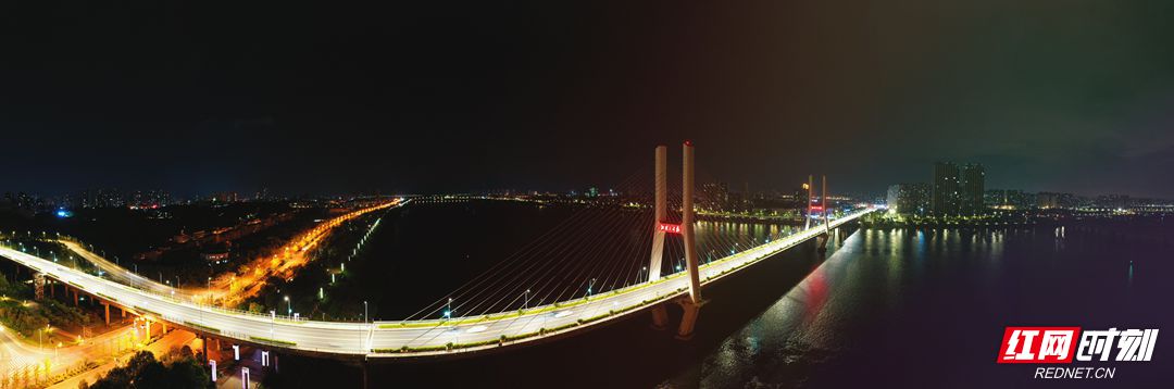 4、湘潭三大桥 历史沿革：该桥于2001年通车，全长1334.5米。为湘潭首座双塔双索面斜拉桥，该桥推动河西新城区开发，引导房地产投资热潮，重塑了城市经济格局。.jpg