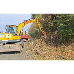 抢抓晴好天气 长沙干杉路产养护管理所开展精细化养护工作