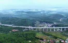 通车一年多，这条高速为湘西经济按下了“加速键”！