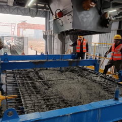 茶绕高速智慧梁场首片箱梁预制生产