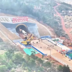 长赣高铁江西段主体工程开工建设