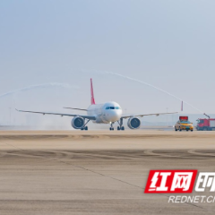 湘“翼”腾飞五周年,湖南航空迎新机首航吐鲁番