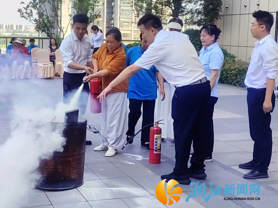 消防演练进社区 安全守护暖人心——学府社区开展常态化消防应急实战演练