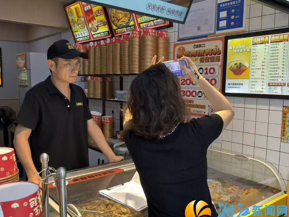 守护舌尖安全！钰龙社区开展外卖店铺食品安全专项检查