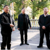 何朝晖深入娄底中心城区调研城市更新和老旧小区改造工作