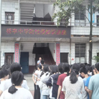双峰县公安局：筑牢青春“防护墙” 这堂法治安全课干货满满