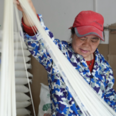 新春走基层·小镇顶流 | 追着太阳来吃面