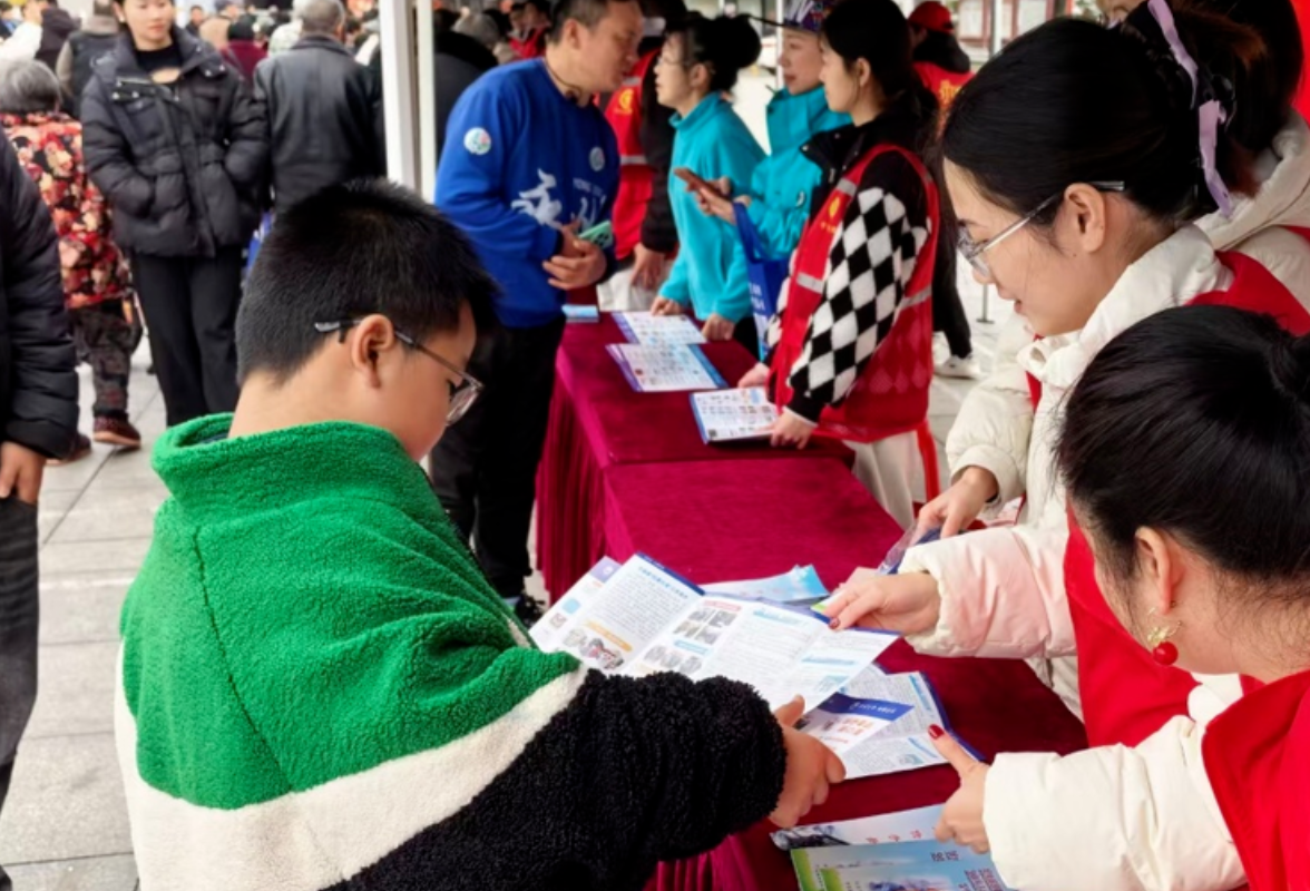 永州丨宁远县：“扫黄打非”宣传进广场 志愿服务护新风