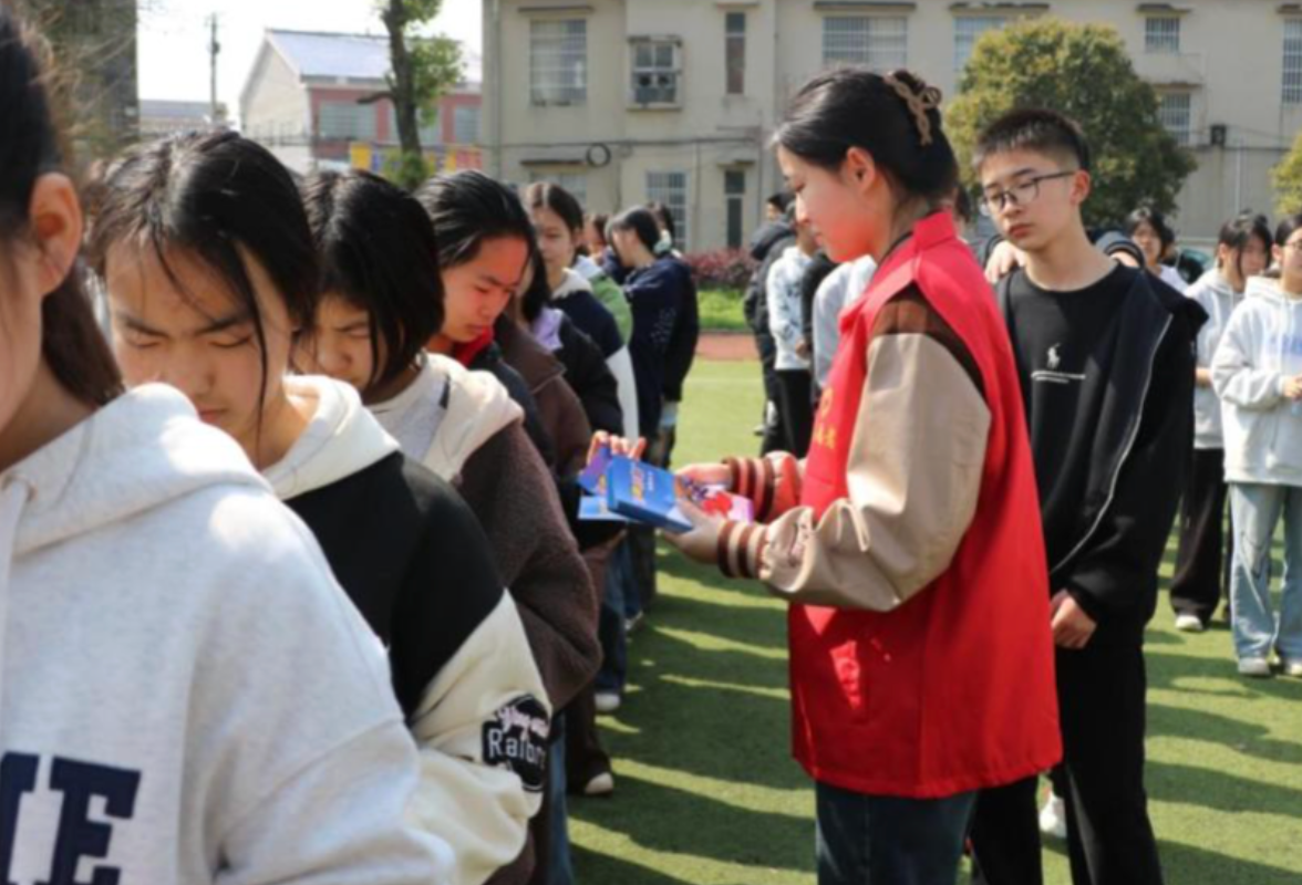 益阳丨赫山区欧江岔镇开展“护苗·绿书签行动”进校园主题活动