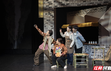 一群劳动者的市井烟火：话剧《白果园》5月20日温情上演