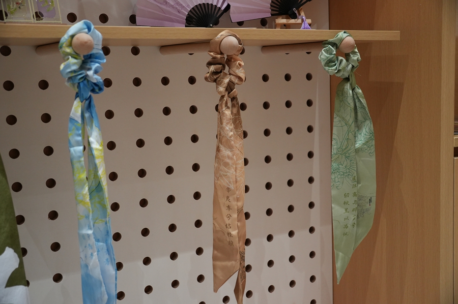 YSW101-103“行走的花”系列国风发饰头绳.jpg YSW101-103“行走的花”系列国风发饰头绳.jpg