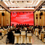 王山：诗歌要与社会紧密相连，走向更广阔天地